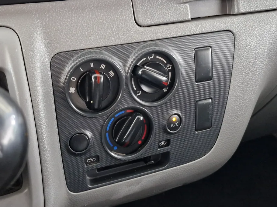 نيسان باص اورفان بضاعة 2021 