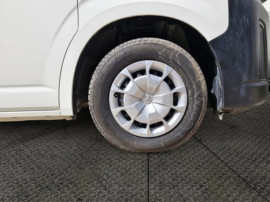 2023 Toyota Haice بضاعة سقف عالي 