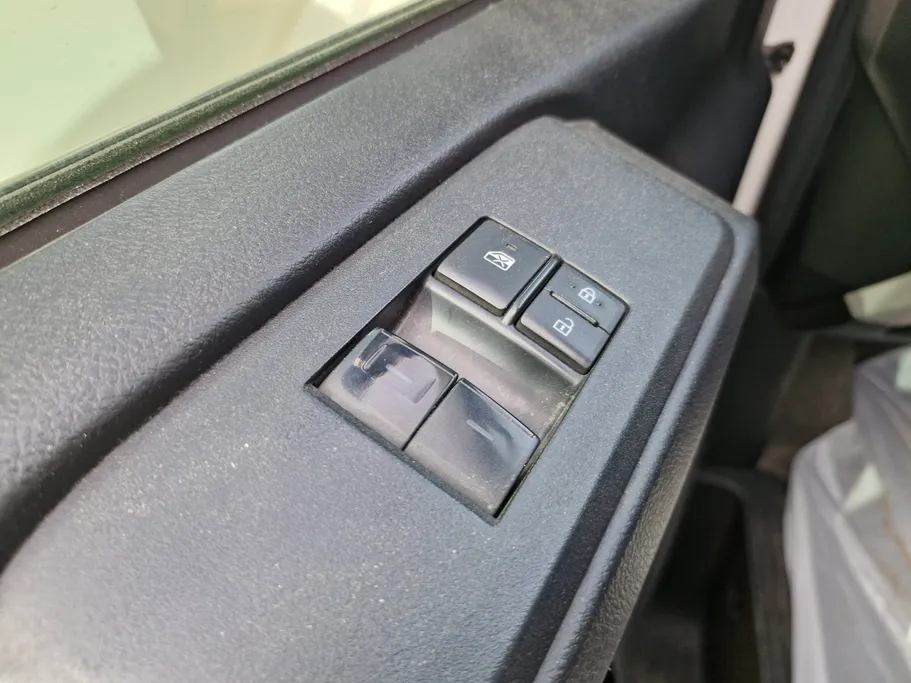 2023 Toyota Haice بضاعة سقف عالي 