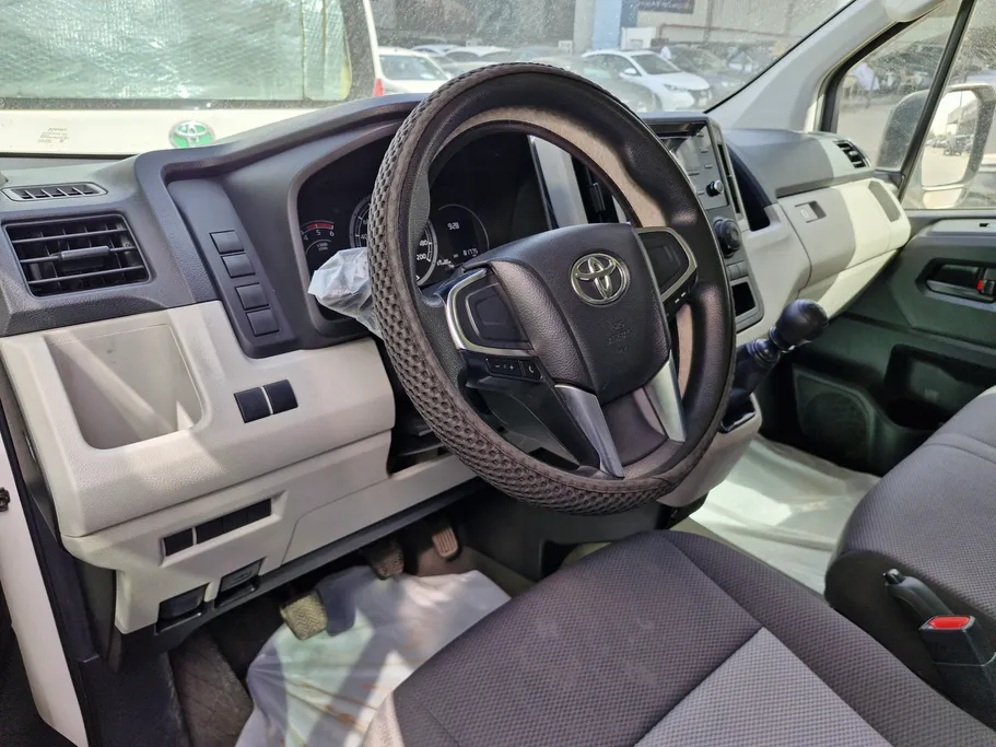 2023 Toyota Haice بضاعة سقف عالي 