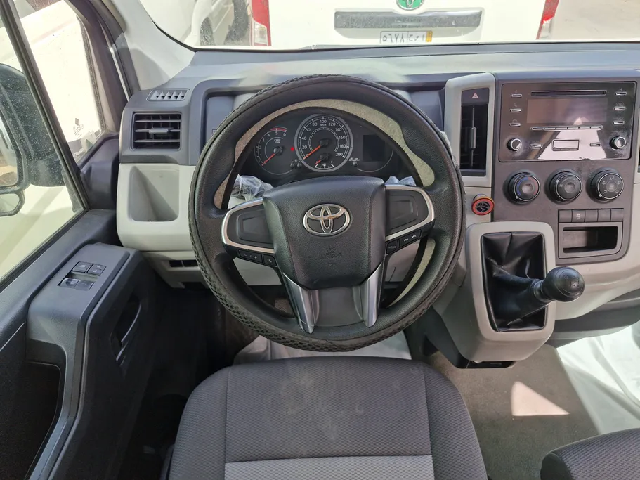 2023 Toyota Haice بضاعة سقف عالي 