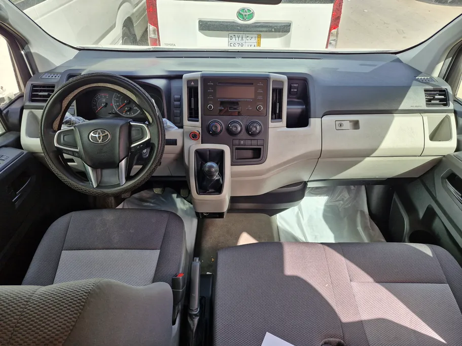 2023 Toyota Haice بضاعة سقف عالي 