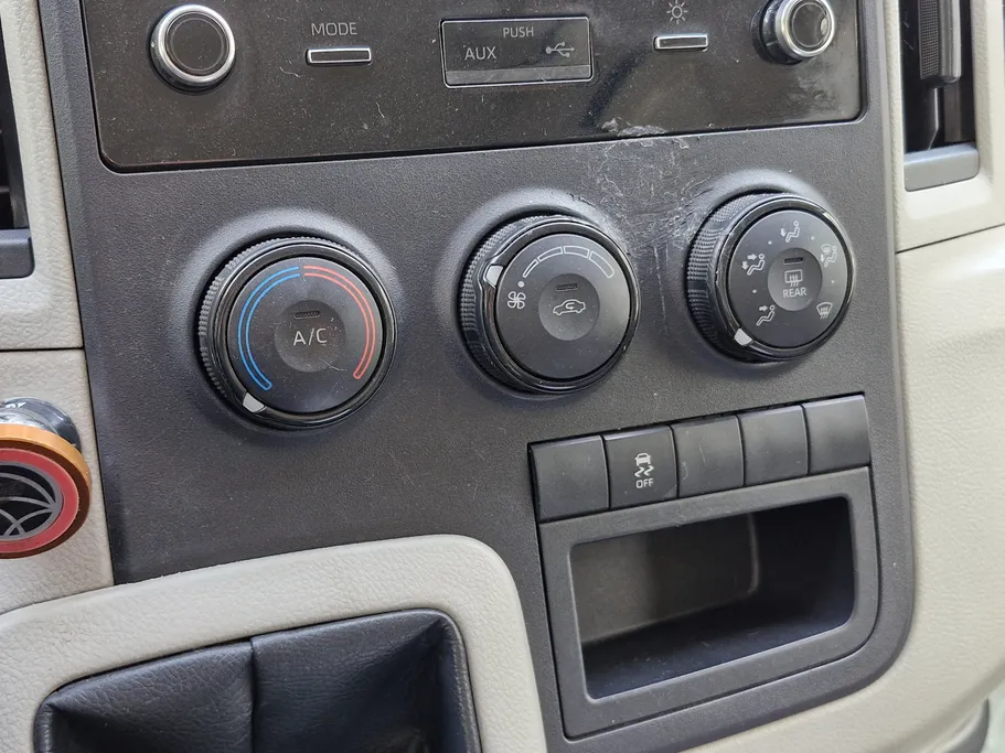 2023 Toyota Haice بضاعة سقف عالي 