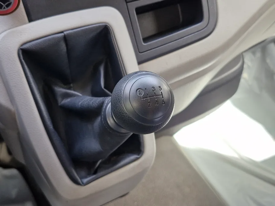 2023 Toyota Haice بضاعة سقف عالي 