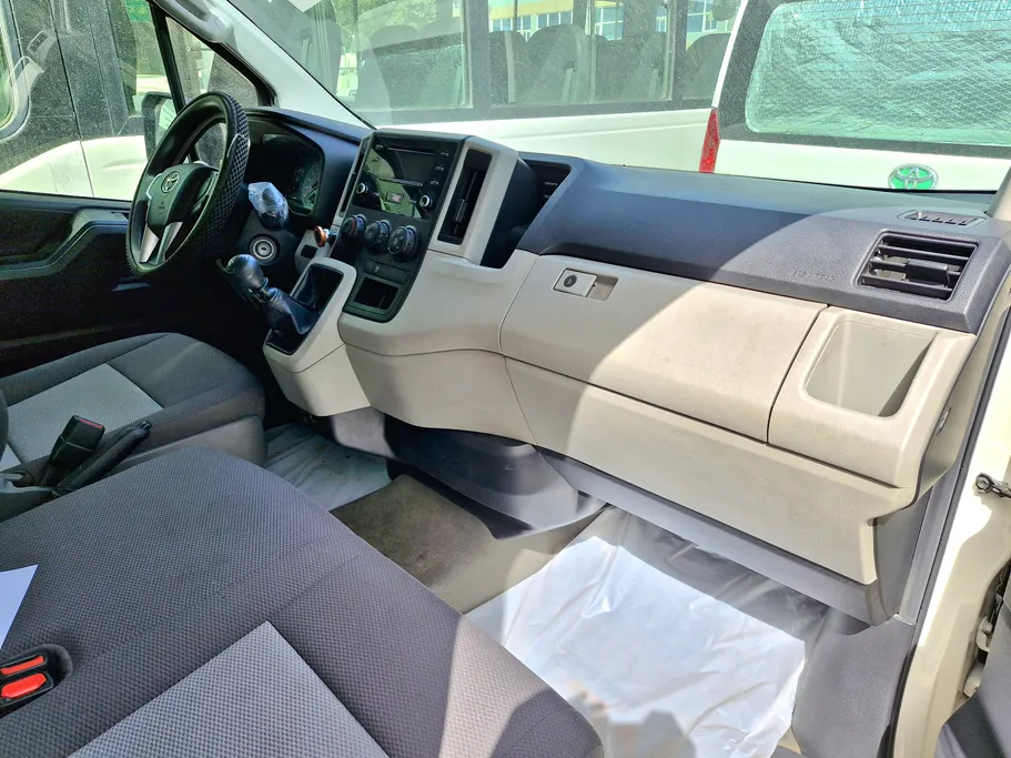 2023 Toyota Haice بضاعة سقف عالي 