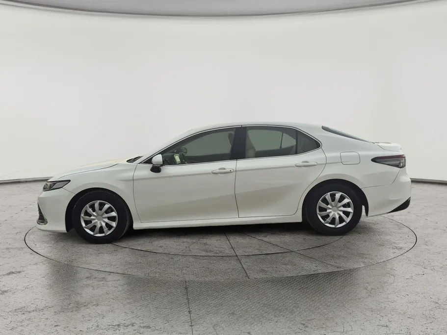 تويوتا كامري LE 2024 