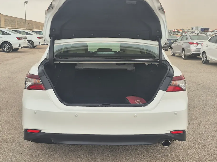 تويوتا كامري LE 2024 