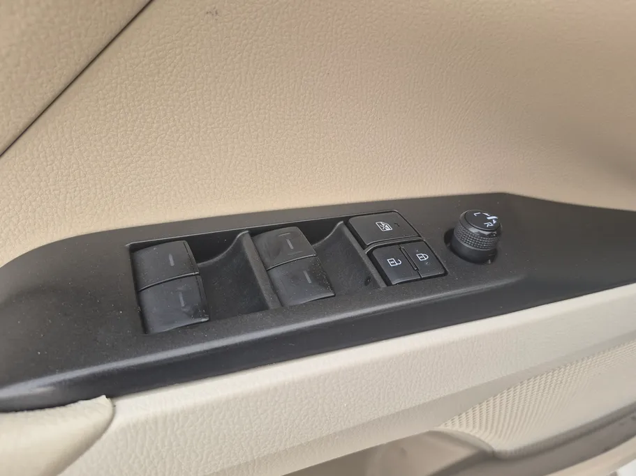 تويوتا كامري LE 2024 