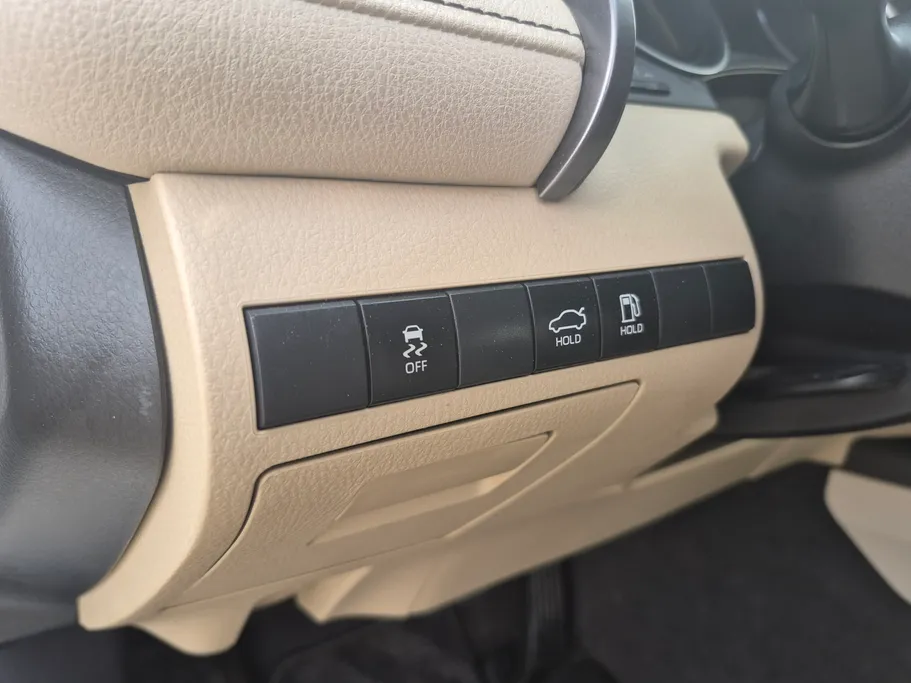 تويوتا كامري LE 2024 