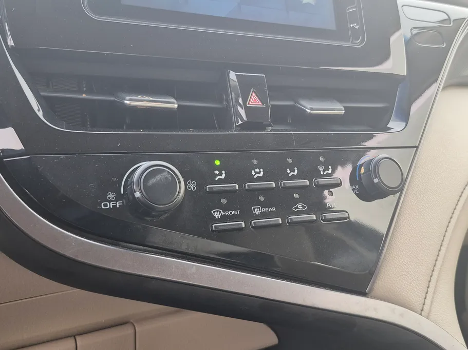 تويوتا كامري LE 2024 