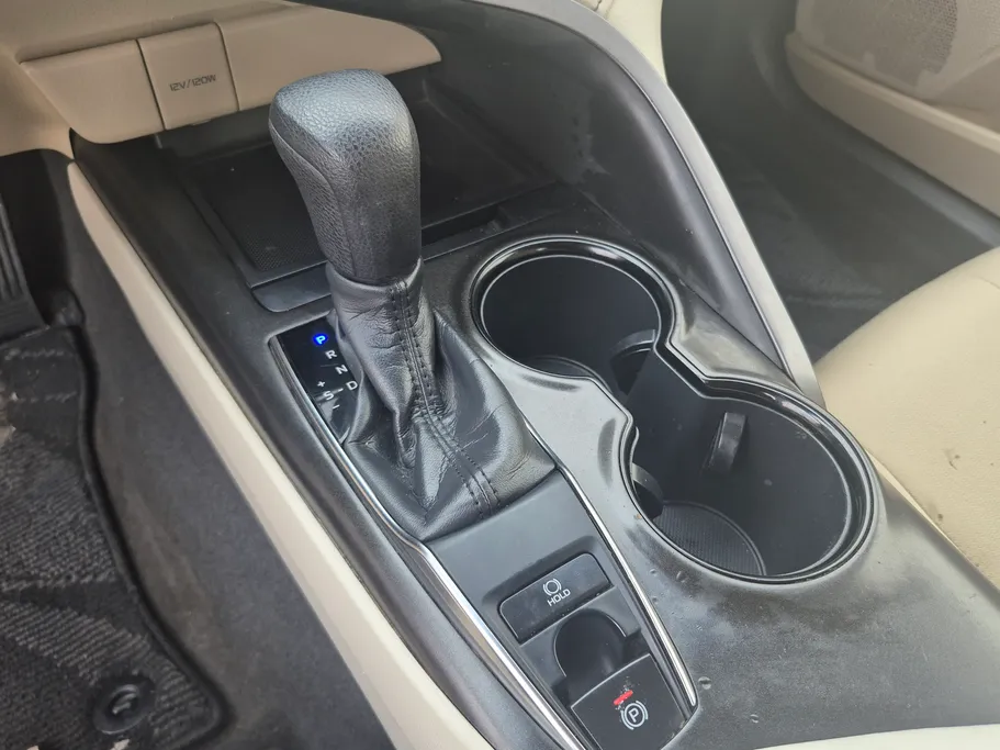 تويوتا كامري LE 2024 