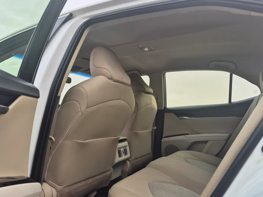 تويوتا كامري LE 2024 