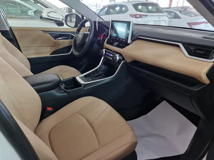 2023 Toyota RAV4 XLE 