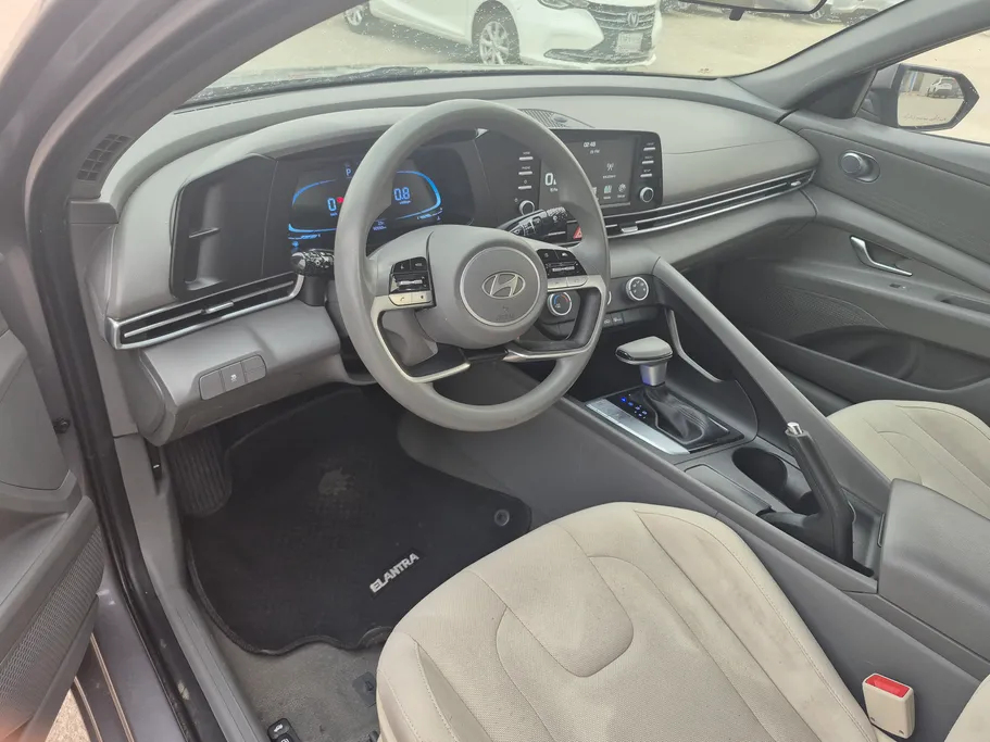 2024 Hyundai Elantra Smart 