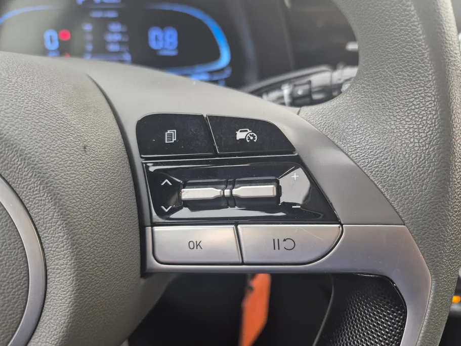 2024 Hyundai Elantra Smart 