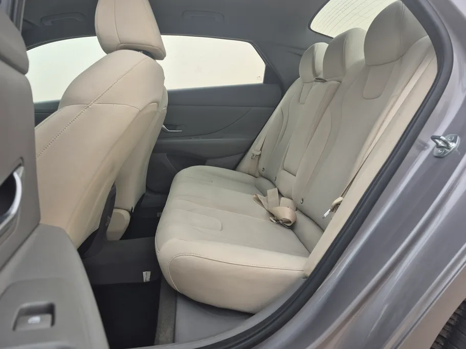 2024 Hyundai Elantra Smart 