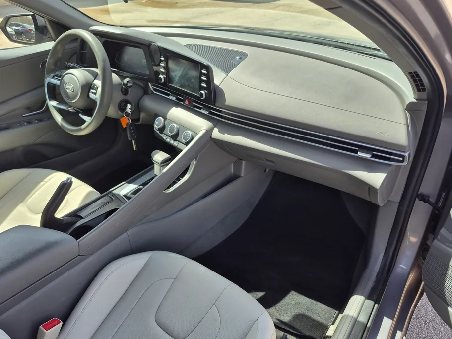 2024 هيونداي Elantra سمارت 