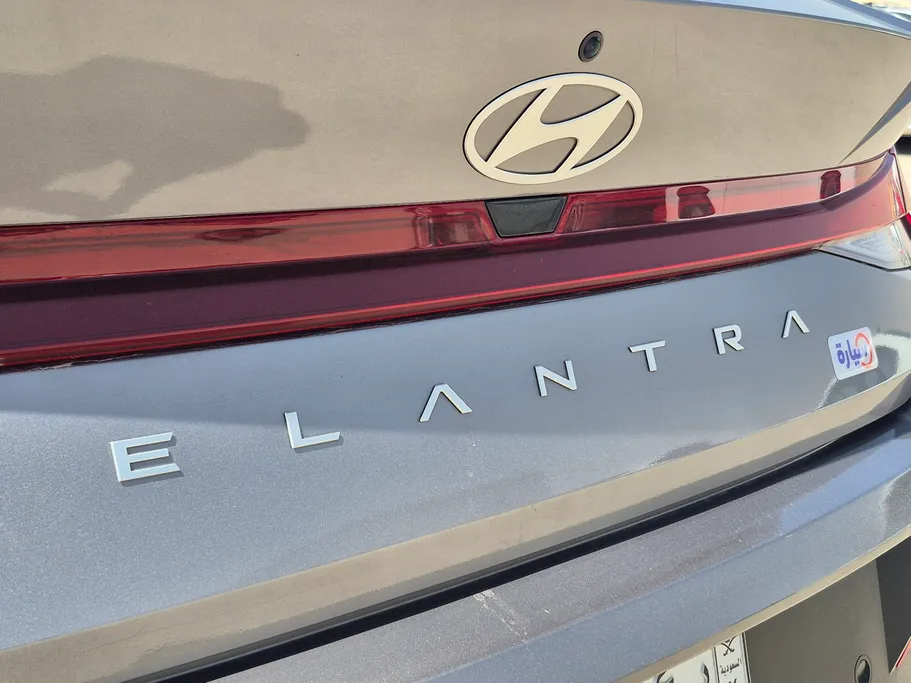 2024 هيونداي Elantra سمارت 