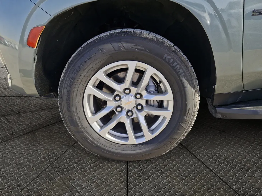 2023 Chevrolet Suburban LS 