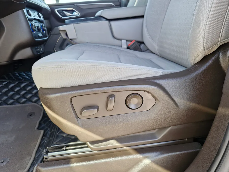 2023 Chevrolet Suburban LS 