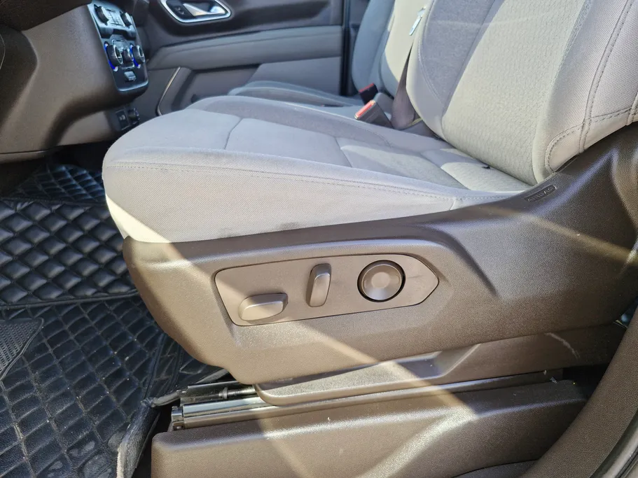 2023 Chevrolet Suburban LS 