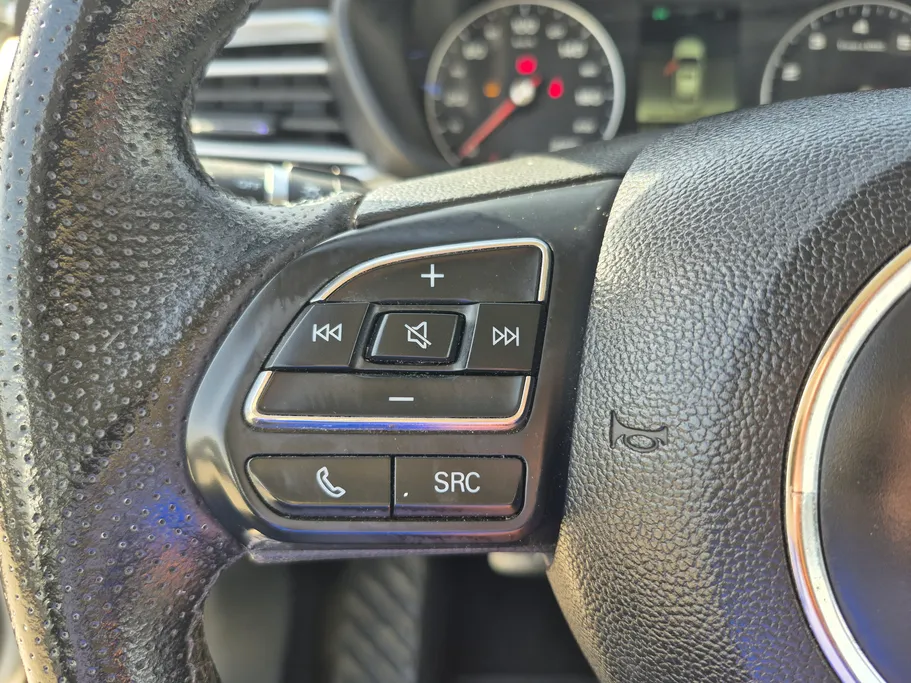 ام جي 5 COM 2022 