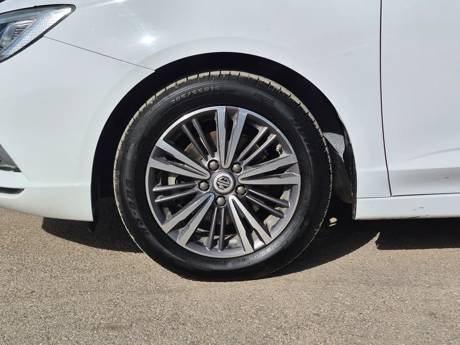 2023 ام جي 5 LUX 