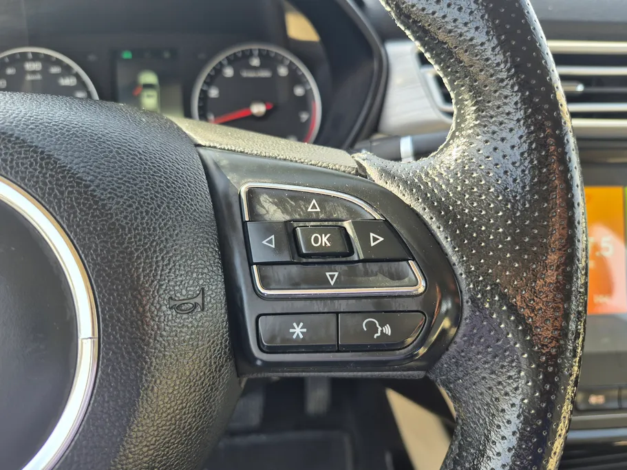 2023 ام جي 5 LUX 