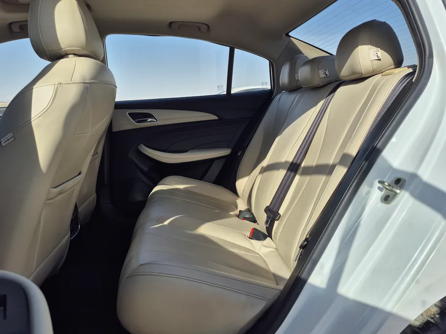 2023 ام جي 5 LUX 