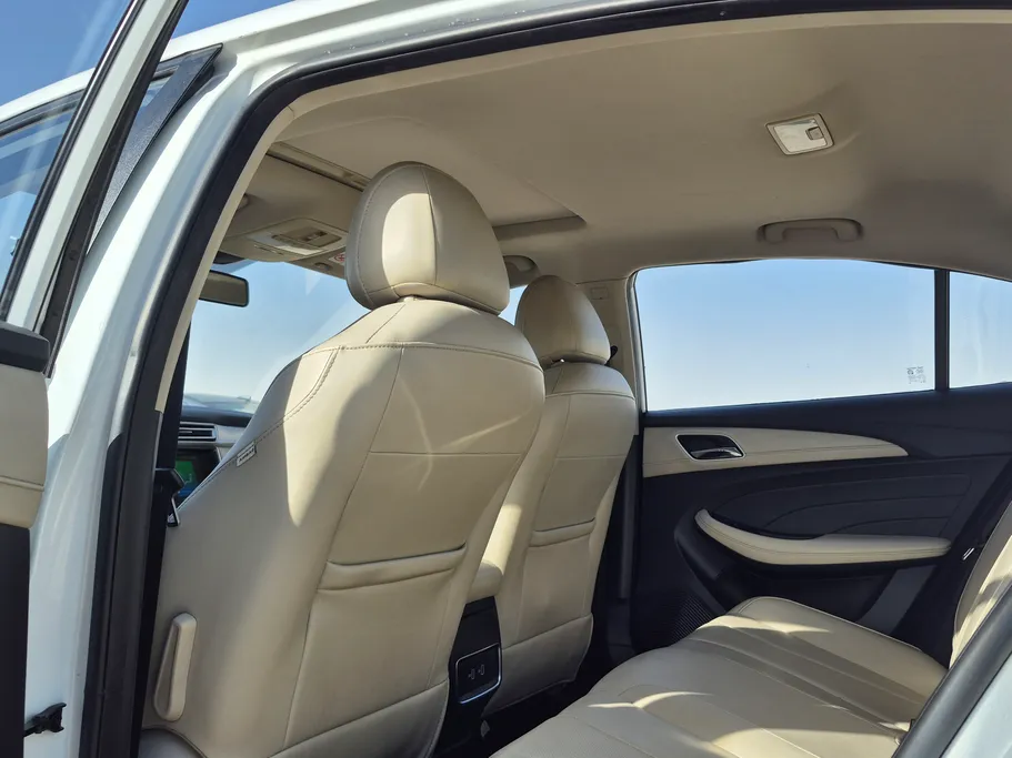 2023 ام جي 5 LUX 