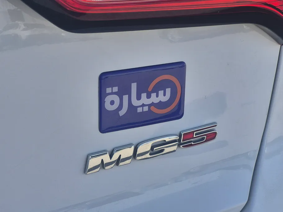 2023 ام جي 5 LUX 