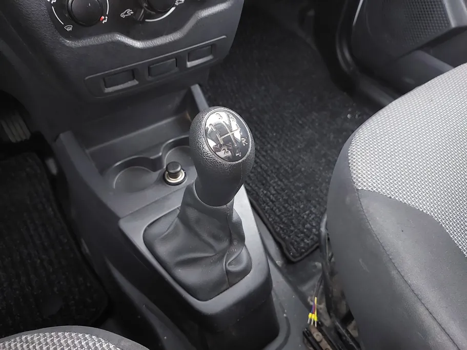 2021 Renault Docker Van بضاعة 