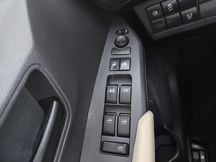 2023 Toyota Yaris  Y 