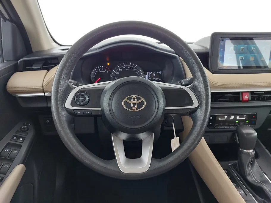 2023 Toyota Yaris  Y 