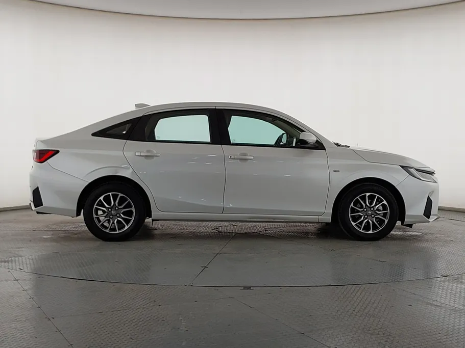 2023 Toyota Yaris  Y 