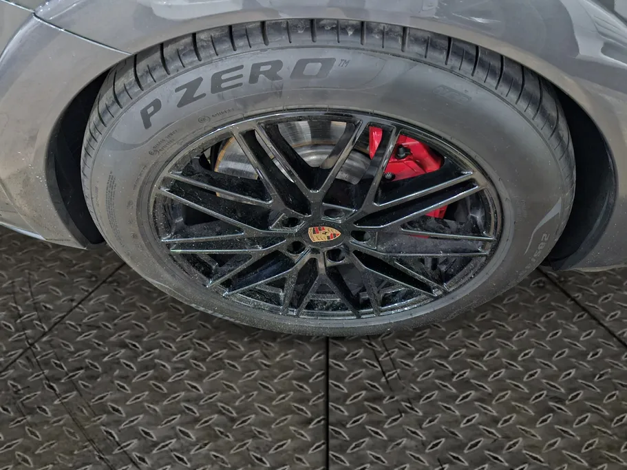 2025 Porsche Cayenne GTS 