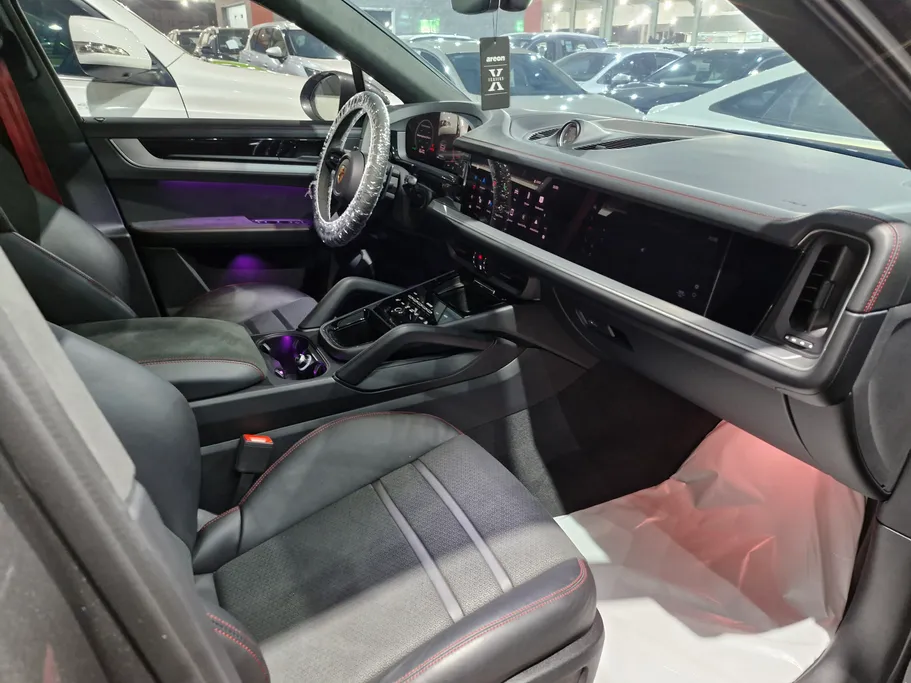 2025 Porsche Cayenne GTS 