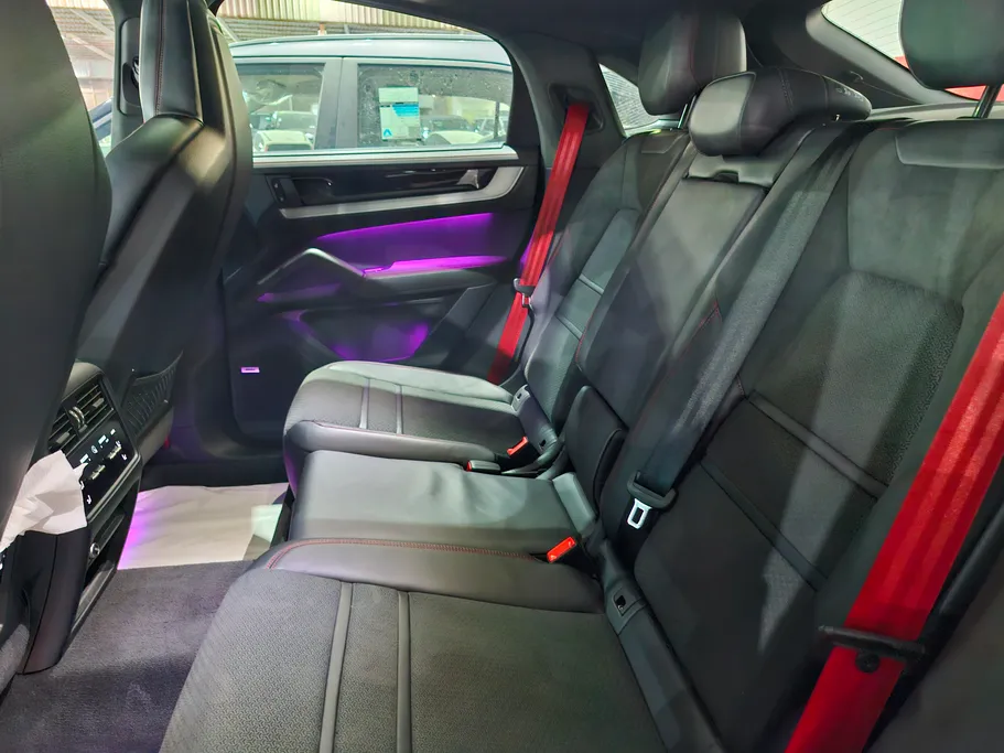 2025 Porsche Cayenne GTS 