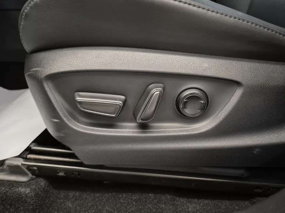 2023 Toyota Crown Majesta 