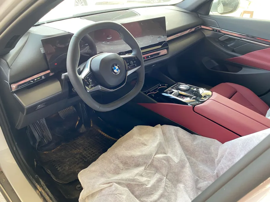 2025 BMW 5 Series 520i 