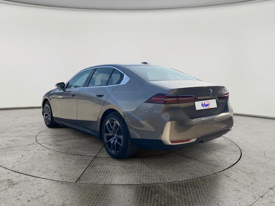 2025 BMW 5 Series 520i 