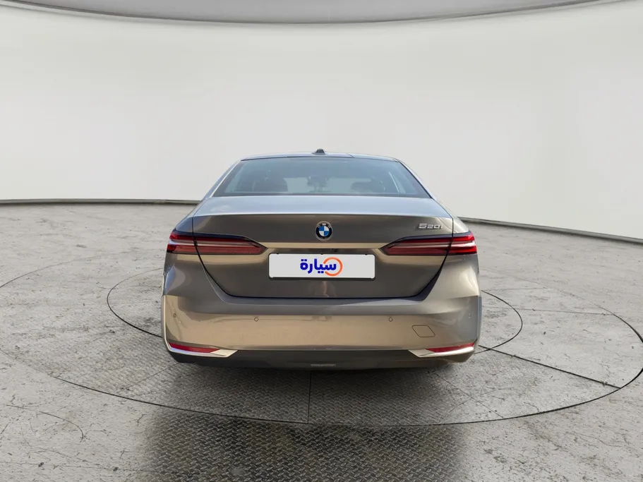 2025 BMW 5 Series 520i 