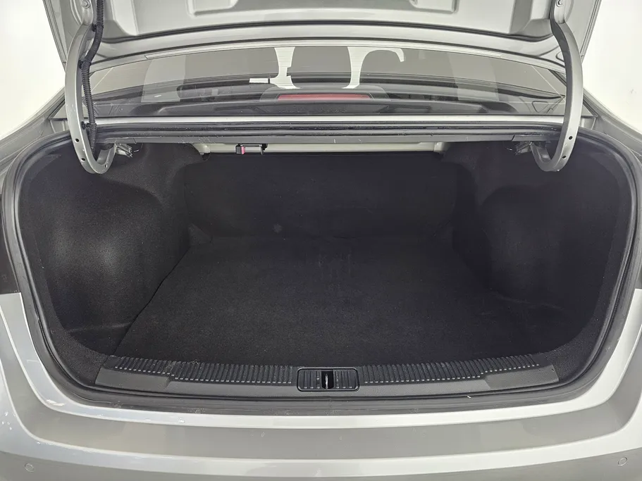 ام جي 5 COM 2023 