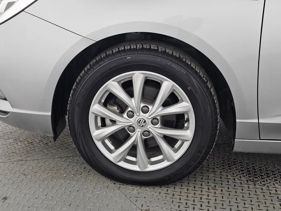 ام جي 5 COM 2023 