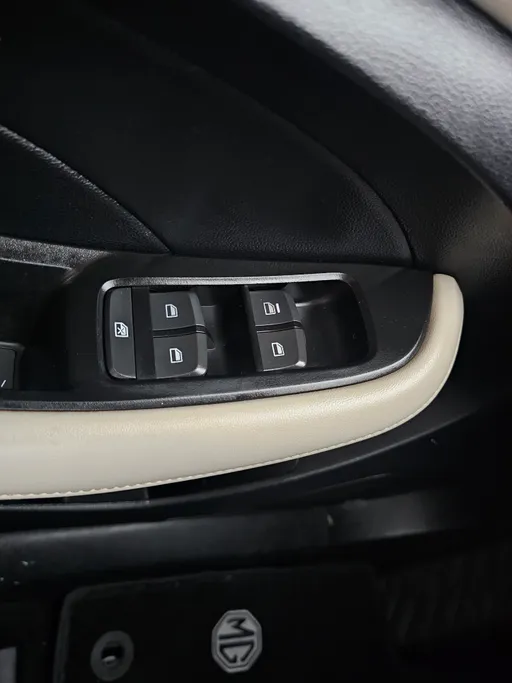 ام جي 5 COM 2023 