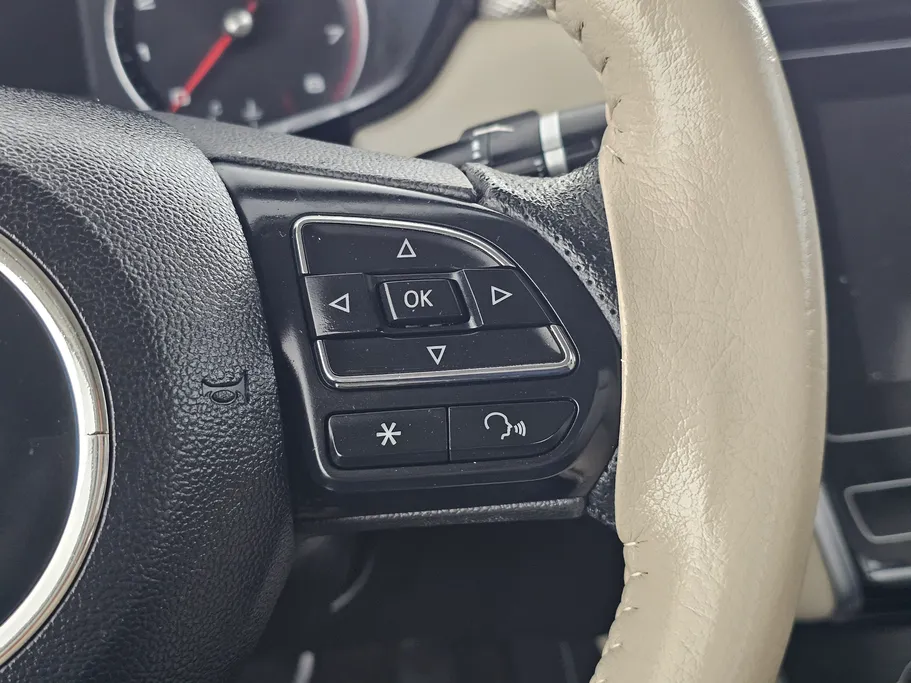 ام جي 5 COM 2023 