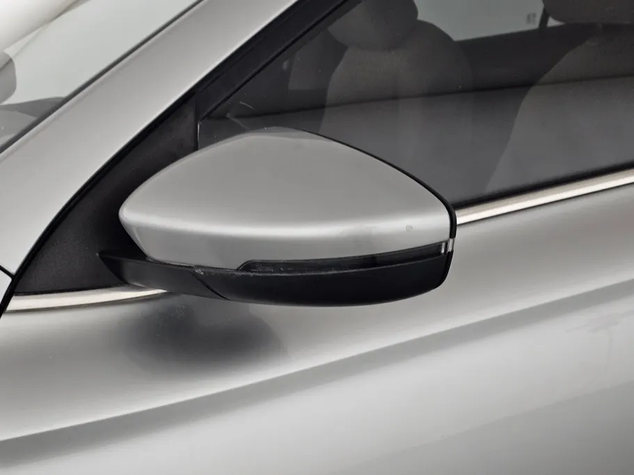 ام جي 5 COM 2023 