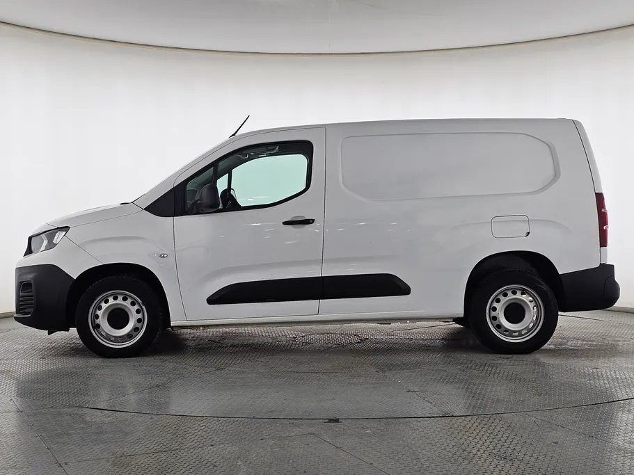 2022 Peugeot Partner Long van 