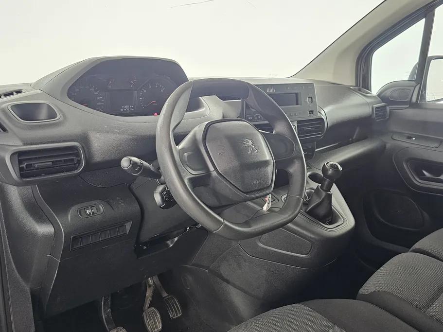 2022 Peugeot Partner Long van 