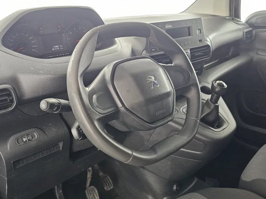 2022 Peugeot Partner Long van 